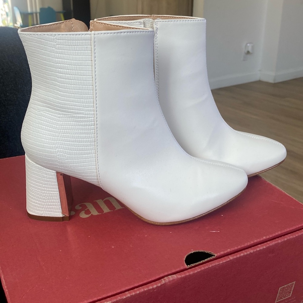 booties white color nee